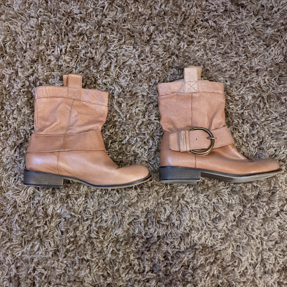 Aaron beige leather boots